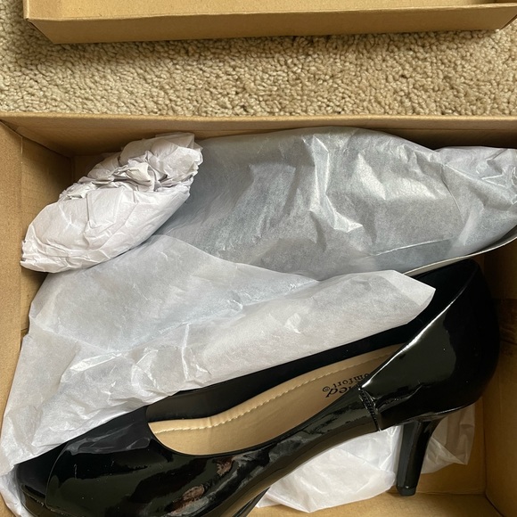 NWT Peep toe heels - Picture 3 of 5